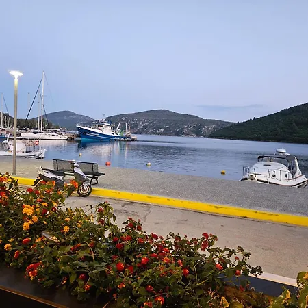 Port Bay View, Porto Coufo